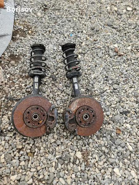 Продавам комплект оригинални предни амортисьори(предно окачване)за Фолксваген Кади 2015 год., снимка 1