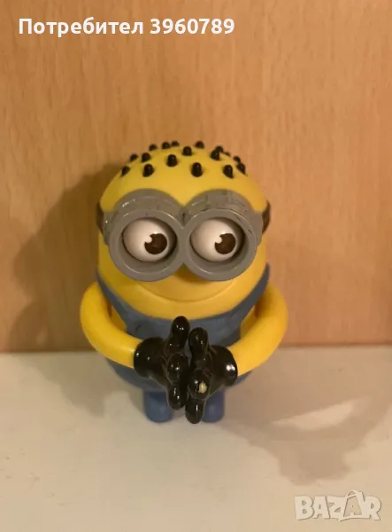 Играчка миньон, който си движи ръцете и очите с помощта на копче на гърба, снимка 1