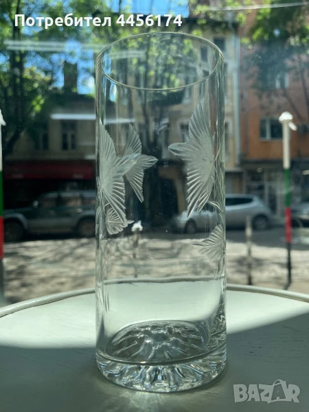 Ваза с красив звън и ръчна гравюра Височина-19.5 см и 8.5 см на отвора Цена-25 лв, снимка 1