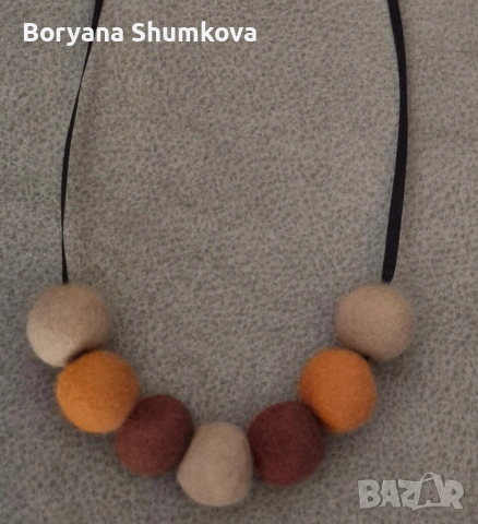 Дамско колие от плъстена вълна, снимка 3 - Колиета, медальони, синджири - 54032557