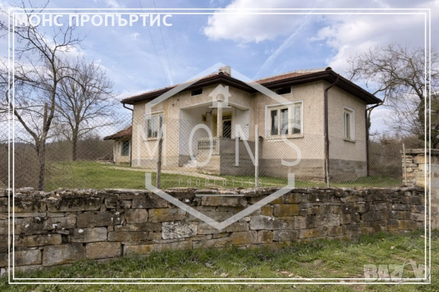 Къща с двор и панорамна гледка в с. Петко Славейков, обл. Габрово