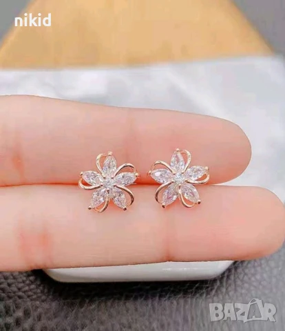 Чифт обеци цветя с камъни розово злато имитация 
