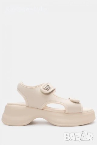 Дамски летни сандали с лепки бежево 