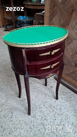 Шкаф с високи крачета №44