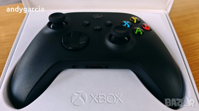 Контролер Microsoft - Xbox Wireless Controller, Carbon Black чисто нов джойстик в кутия , снимка 6 - Джойстици и геймпадове - 54079643
