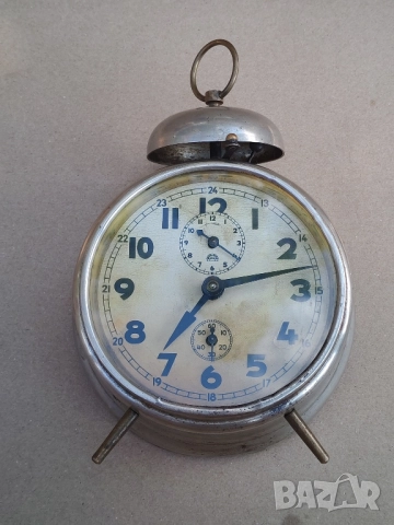 Стар будилник, часовник. 