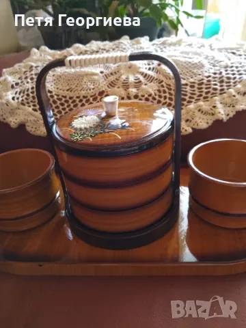 Оригинален сервиз за ядки, крекери и дребни сладки.