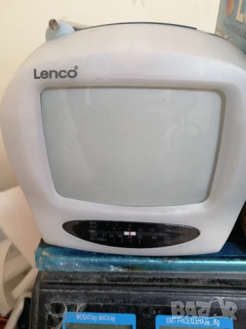 Ретро телевизорче LENCO T9041, снимка 3 - Телевизори - 50671035