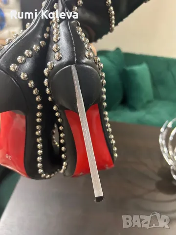 Страхотни дамски боти с капси, снимка 3 - Дамски боти - 48048896