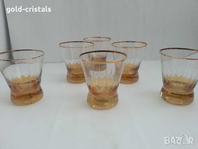 Стъклени чаши с златен кант и гравюра