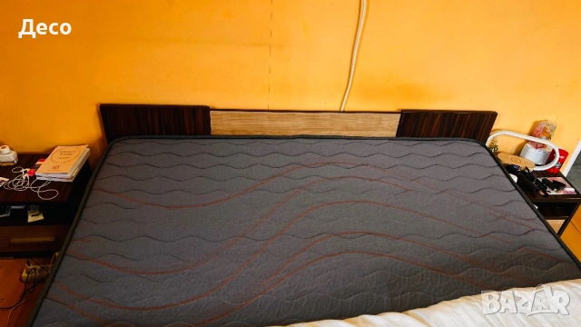 Спалня,трикрилен гардероб ,скрин,тоалетка,Н.шкафчета, снимка 6 - Спални и легла - 53945831