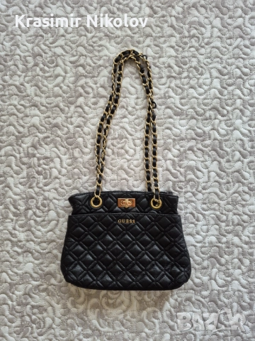 Дамска чантичка GUESS