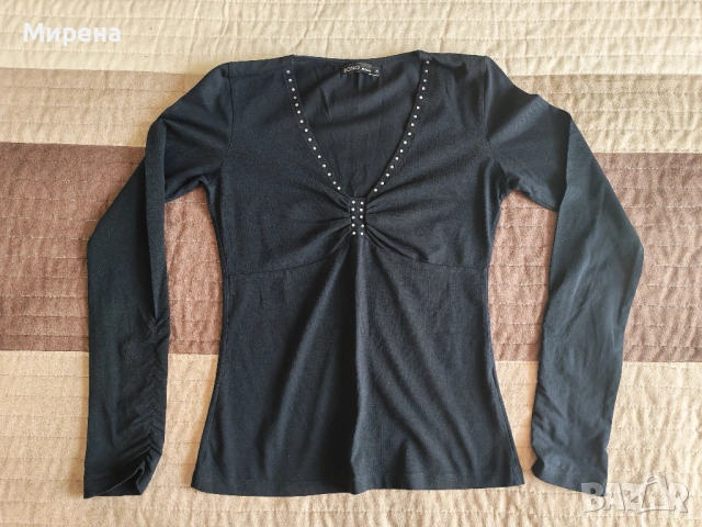 Черна блуза с камъчета и набор на ръкавите, S размер