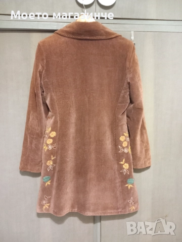 Кадифено палто с бродерия, размер M, снимка 3 - Палта, манта - 52390895