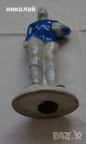 Рето порцеланова Фигура на Георги Аспарухов Гунди произведена през 1970 в з-д Изида Н. Р. България, снимка 7 - Антикварни и старинни предмети - 38137780
