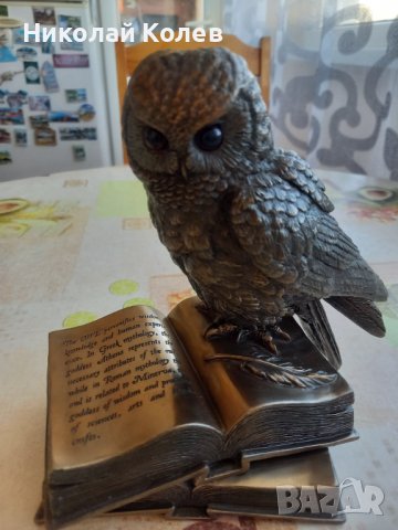 Статуетка сова с книга