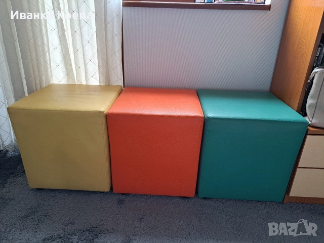 Продавам цветни табуретки 