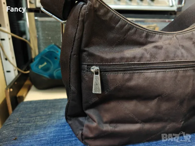 Оригинална чанта Tommy Hilfiger, снимка 10 - Чанти - 49262000