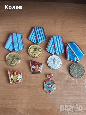 Лот медали и значки на строителни войски