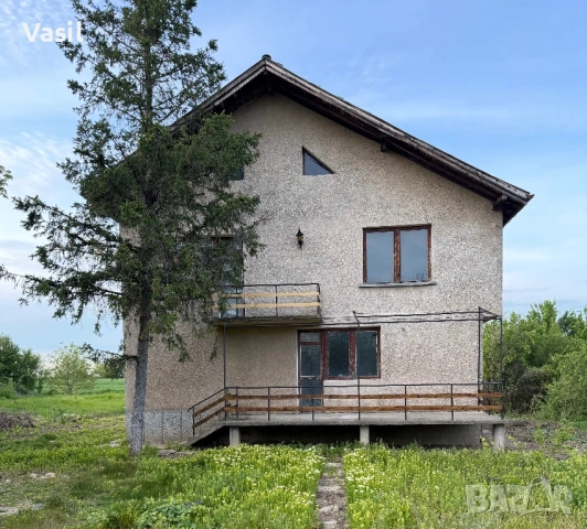 Двуетажна къща в с. Покрайна