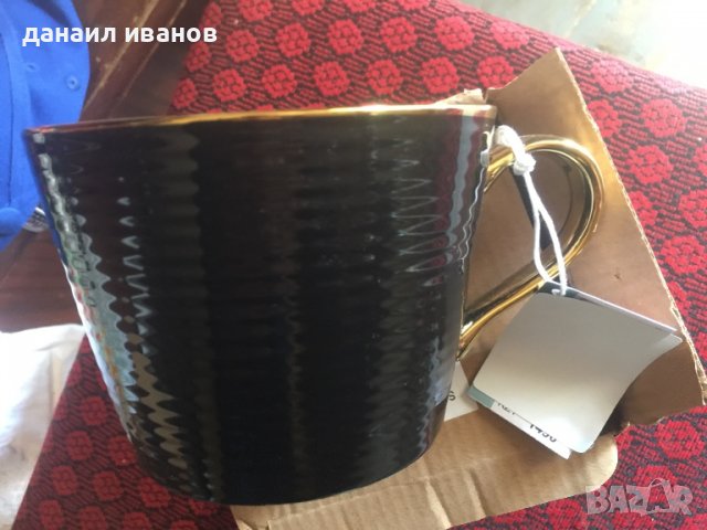 Черна чаша с златна дръжка 8см.вис., снимка 1 - Чаши - 39764841