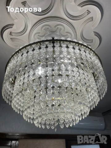 Придавам красив кристален полилей