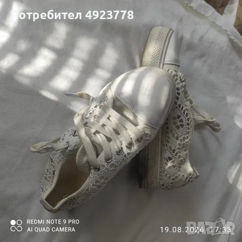 Дамски бели обувки
