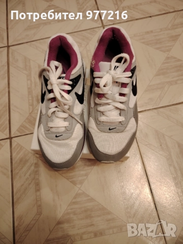 Дамски маратонки Nike Air , снимка 2 - Маратонки - 51812960