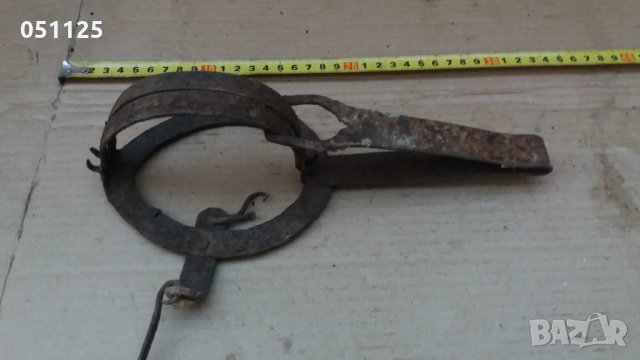 стар кован масивен капан за животни 