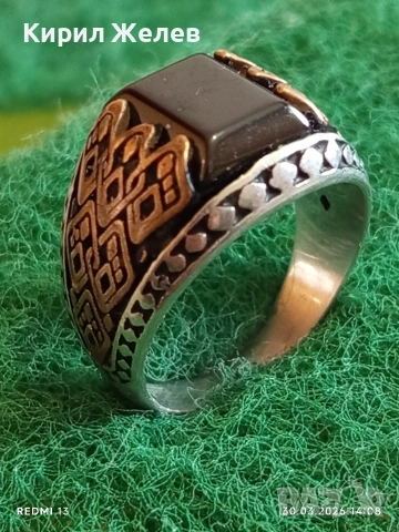 Мъжки сребърен пръстен инкрустиран с камък черен ТУРМАЛИН странична орнаментика 41533