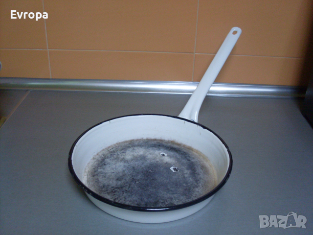 Емайлиран тиган- 24см.