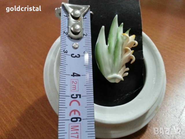 Порцеланова брошка , снимка 2 - Антикварни и старинни предмети - 40621799