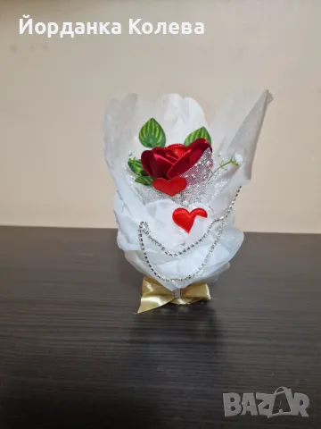 Вечна роза от сатен- подарък за св. Валентин, 8 март и всеки един празник, снимка 7 - Декорация за дома - 48466817