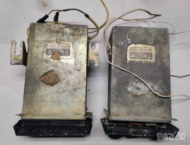 Ретро радиоапарати за автомобили, снимка 2 - Антикварни и старинни предмети - 42909418