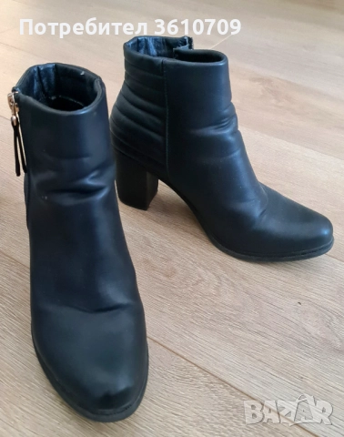 Черни боти на ток