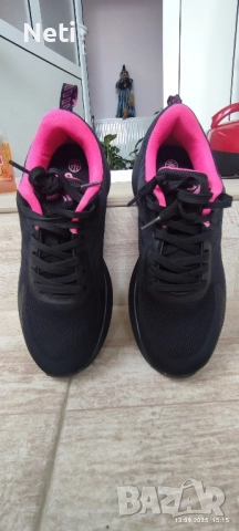  Чисто нови маратонки за момиче