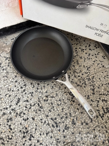 Премиум Тиган Le Creuset Shallow Frying Pan 28 см - Незалепващ, Здрав, Универсален Тиган!, снимка 2 - Съдове за готвене - 52561541