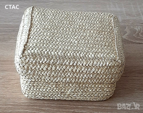 Козметична кутия с капак и нови ,оригинални свещници и Порцеланови чинийки-подложки, снимка 6 - Други стоки за дома - 51355956