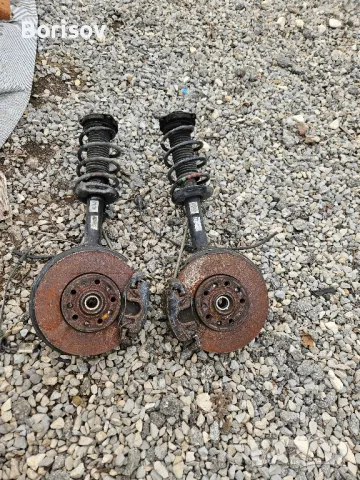 Продавам комплект оригинални предни амортисьори(предно окачване)за Фолксваген Кади 2015 год.