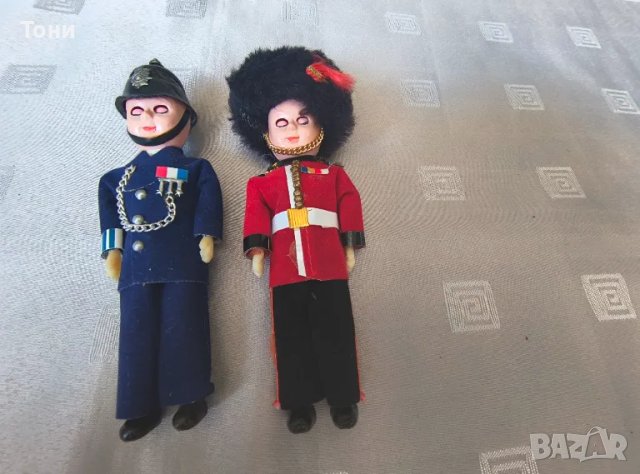 Две кукли / фигури от аглийската гвардия 70 години , снимка 1