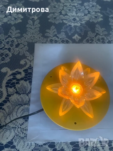 Нощна лампа “Лилия”, снимка 2 - Настолни лампи - 50877462