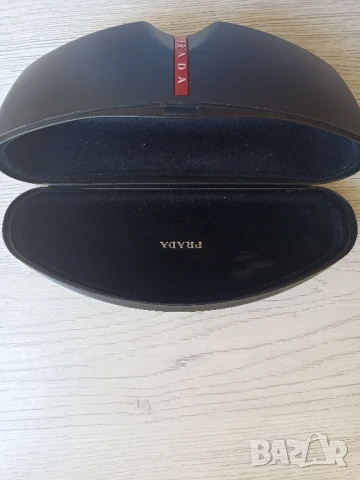 Оригинални слънчеви очила Prada,Love Moschino калъфи, снимка 10 - Слънчеви и диоптрични очила - 51326448