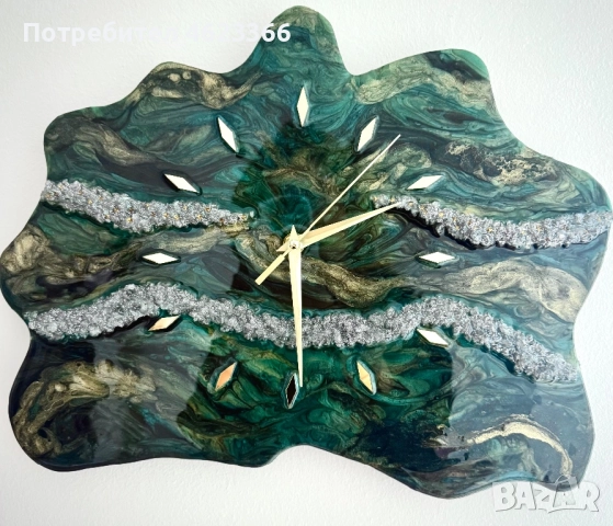 Часовник от епоксидна смола и кристали!, снимка 2 - Декорация за дома - 52058589