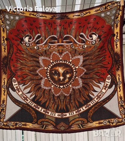 Шал с мистичен принт - слънце и символика на времето