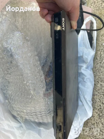 DVD Sony, модел DVP-SR370, черен, 270x38x207mm, поддържа DVD, CD, USB
