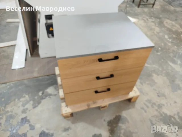 скрин с три чекмеджета , снимка 3 - Скринове - 56368188
