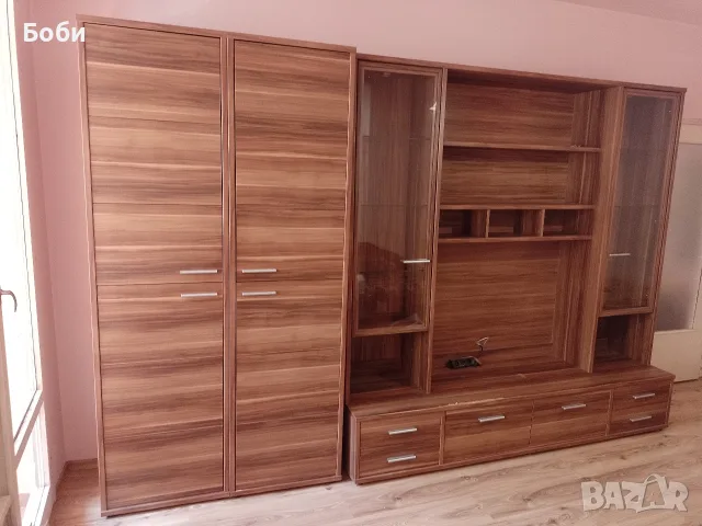 Холна секция с витрина