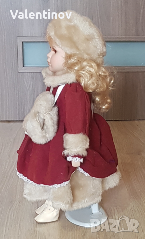 Порцеланова кукла със стойка , снимка 3 - Кукли - 44583128