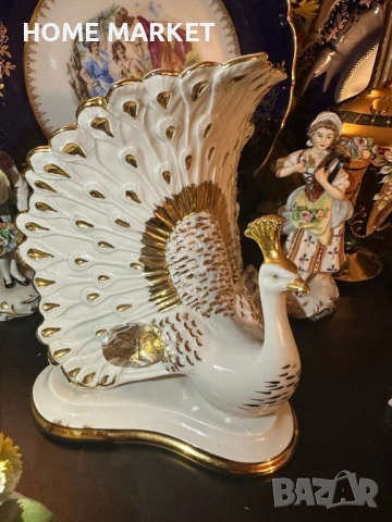Capodimonte Italy  Circa 1980 Porcelain Peacock Figurine W/ Colorful Crystal Accents “Паунът” , снимка 3 - Антикварни и старинни предмети - 53020926
