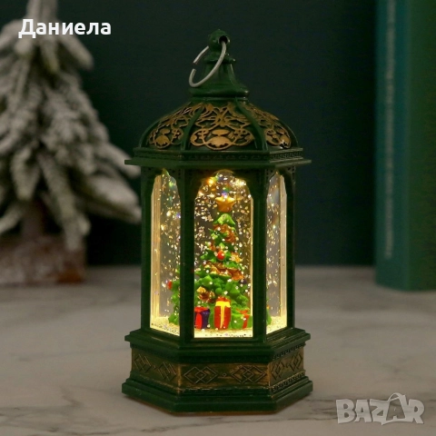 Коледен светещ фенер с въртящ се снежен ефект – уют и коледна магия, снимка 3 - Декорация за дома - 52812510